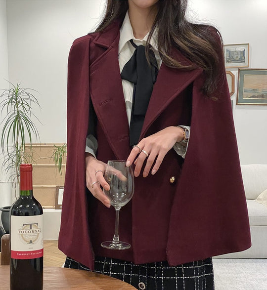Damen Mantelcape im Tailoring‑Look mit doppelreihiger Knopfleiste und markanter Schulter Shop Nory