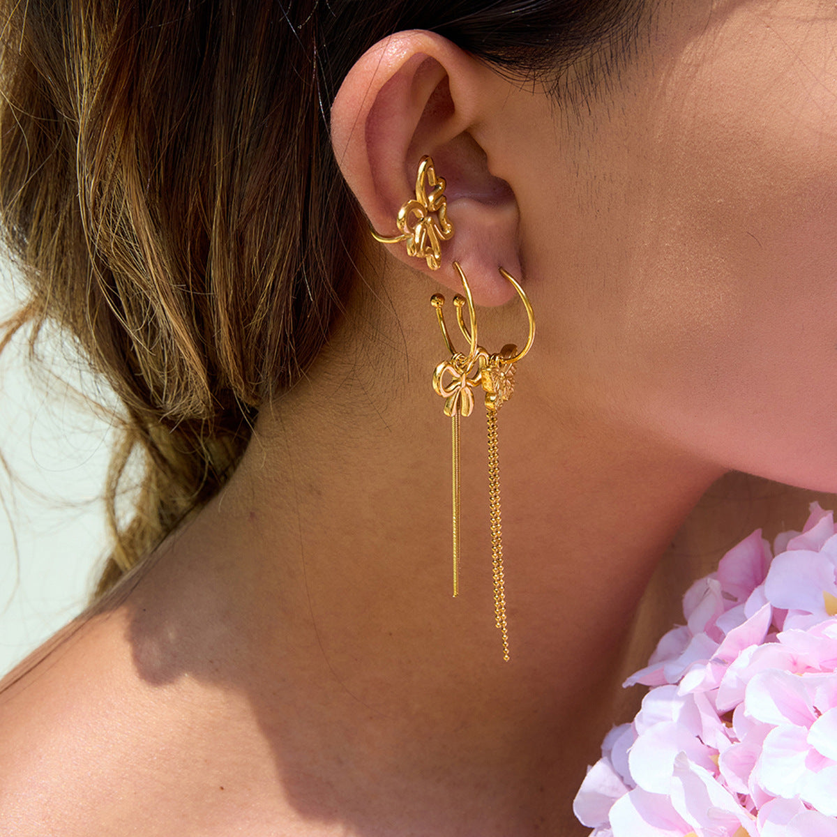 Damen Ohrhänger mit filigranem Schmetterlingsdesign und hängenden Kettendetails Shop Nory