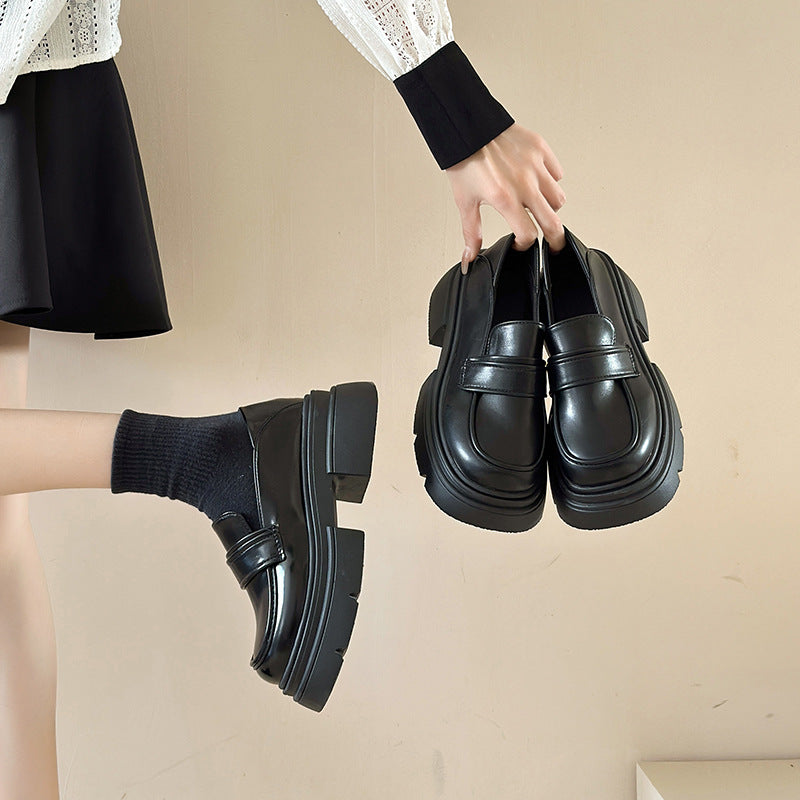 Damen Plateau-Lederschuhe mit modischem Detail und robuster Sohle