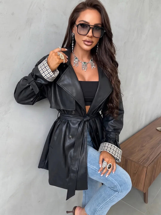 Damen Kurzer Lederimitat-Trenchcoat mit Taillengürtel und Karo-Umschlagmanschetten Shop Nory