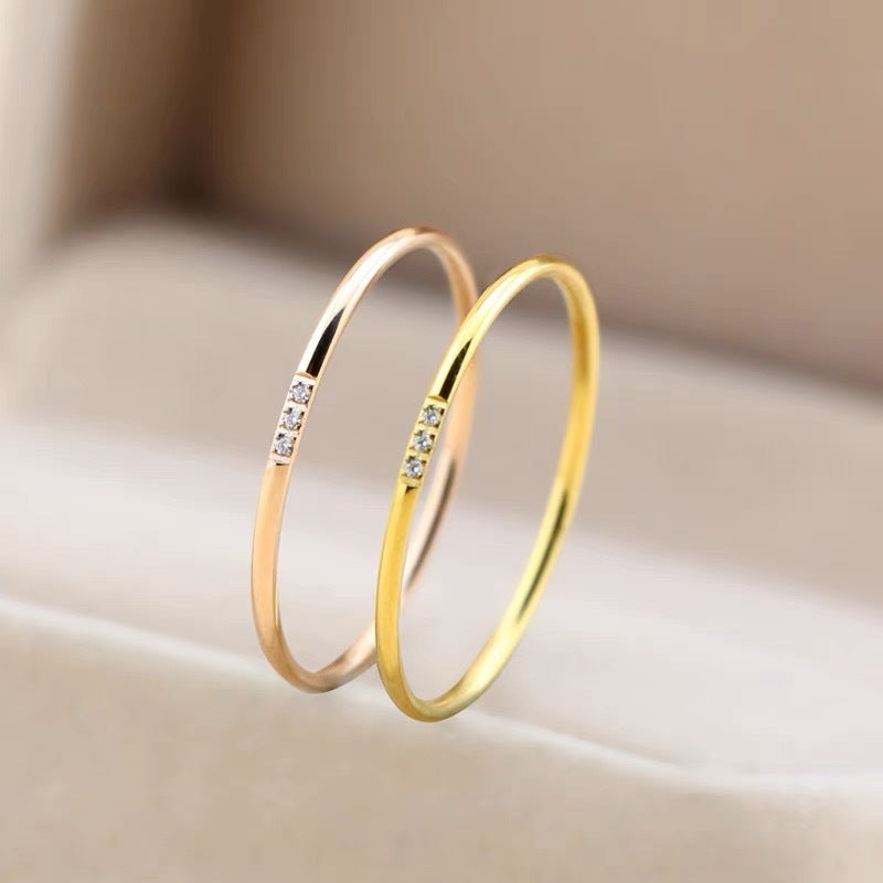 Damen Sterling Silber Minimalistischer Stapelring mit Diamantakzent Shop Nory