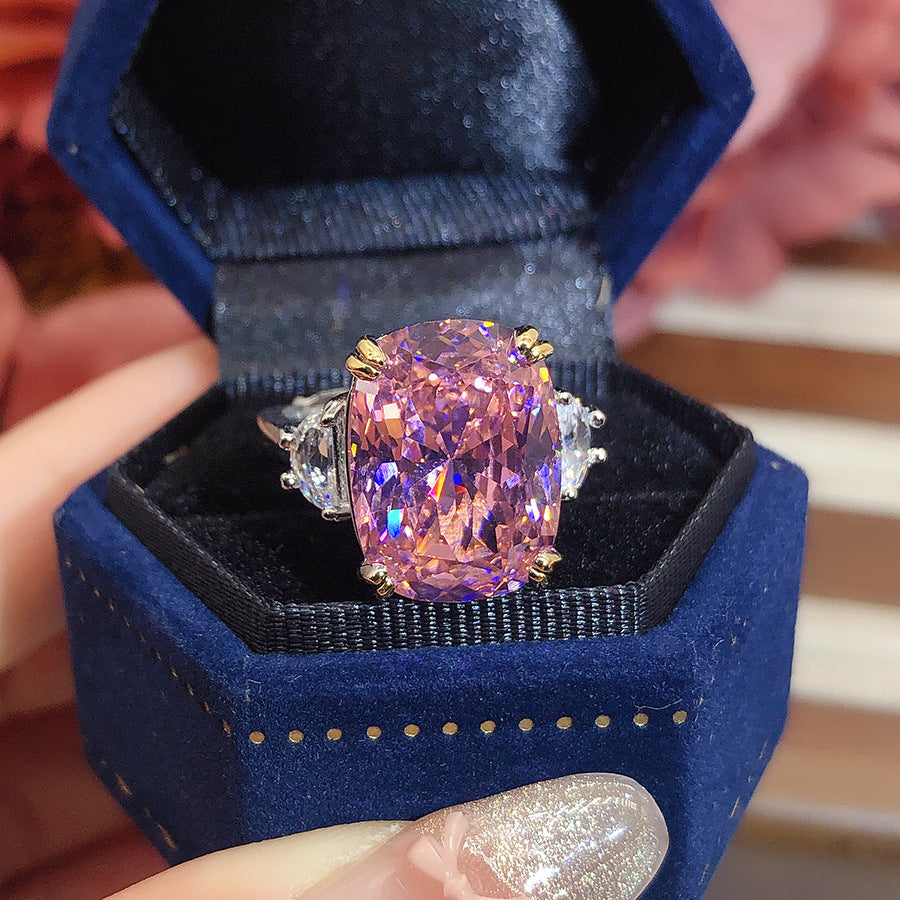 Damenring mit außergewöhnlichem pinken Edelstein und funkelnden Zirkonia Shop Nory
