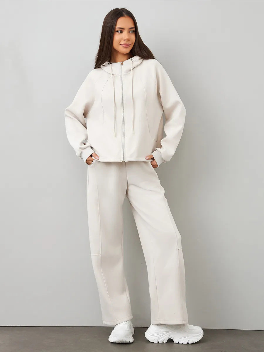 Damen Oversize-Zip-Hoodie mit Kängurutasche und hochgeschnittener Sweathose mit weiter Beinführung Set Shop Nory