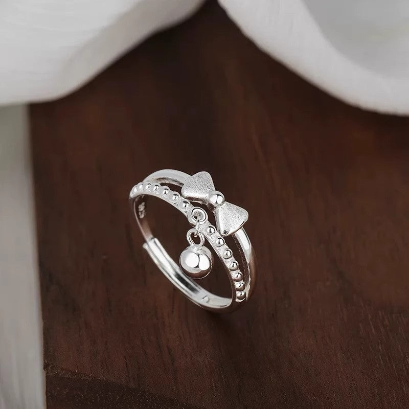 Damen filigraner Ring mit verspieltem Schleifen- und Glöckchen-Design Shop Nory