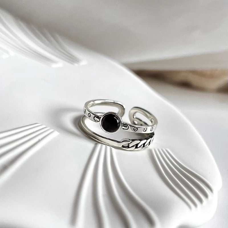 Damen Offener Ring mit verziertem Design und schwarzem Stein Shop Nory