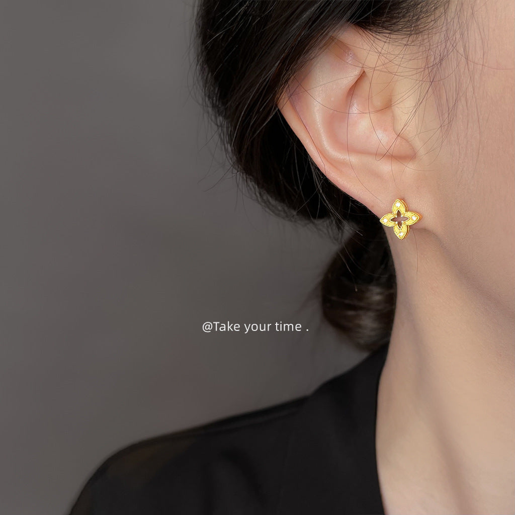 Damenohrringe mit einzigartigem Blüten-Design und feiner Oberflächenstruktur Shop Nory