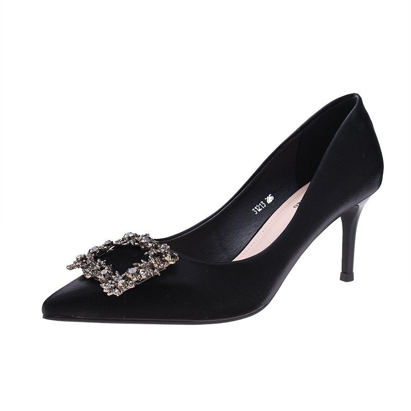 Damen Stiletto-Pumps mit spitzer Zehenpartie und funkelnder Strass-Applikation Shop Nory