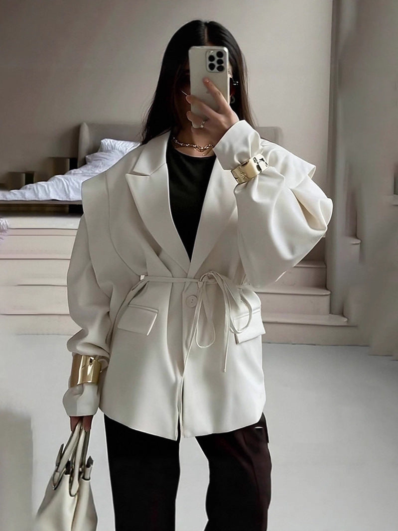 Damen Wickelblazer mit Taillengürtel und überbreiter Schulterpartie Shop Nory
