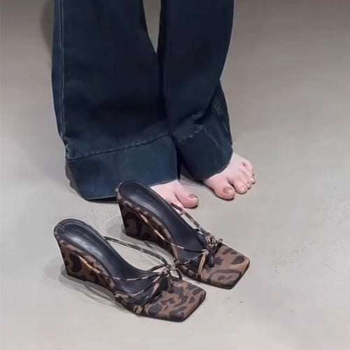 Damen Wedgesandalen mit elegantem Riemchen-Design und bequemer Innensohle Shopnory