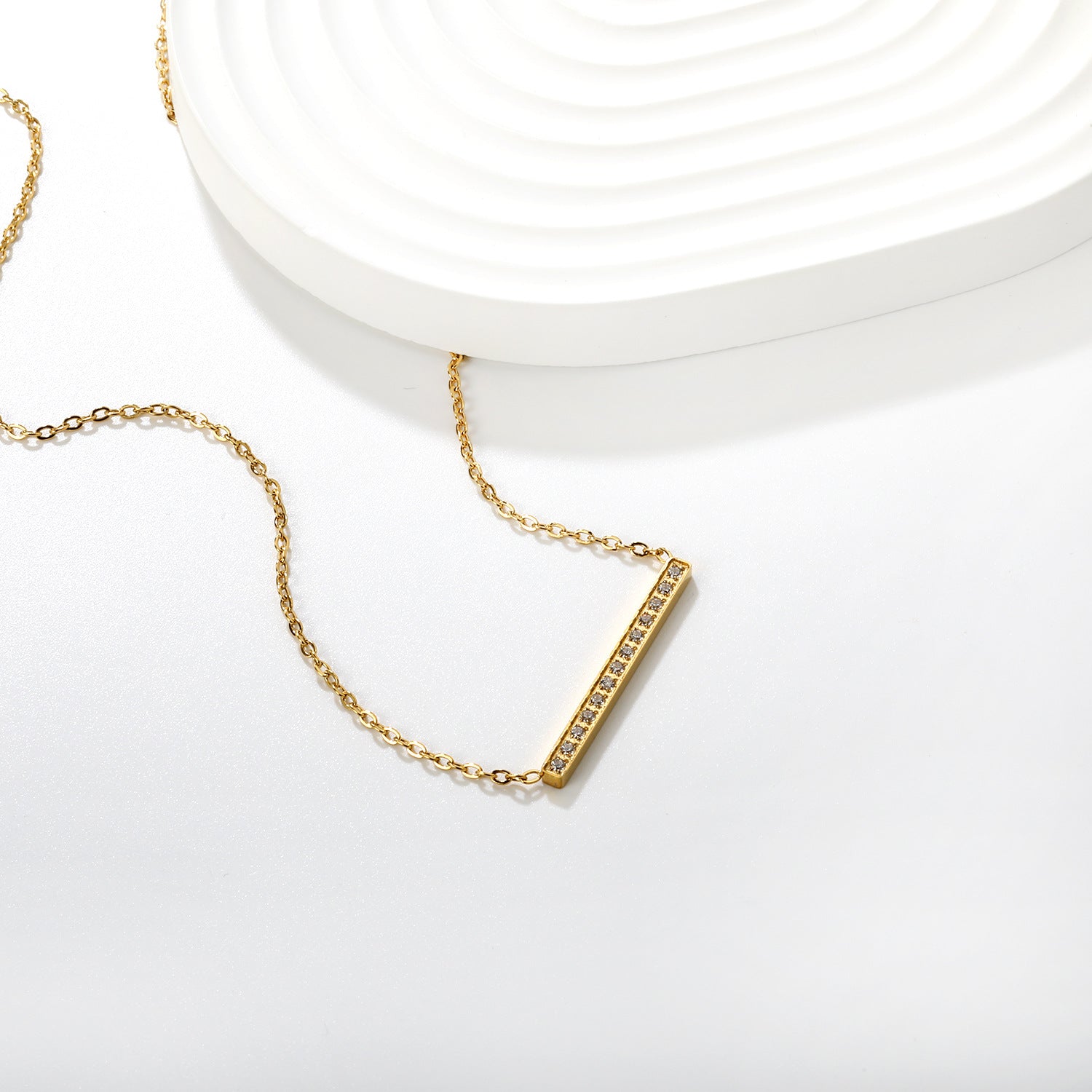 Damen Halskette mit verziertem Balkenanhänger und verstellbarer Kette Shop Nory