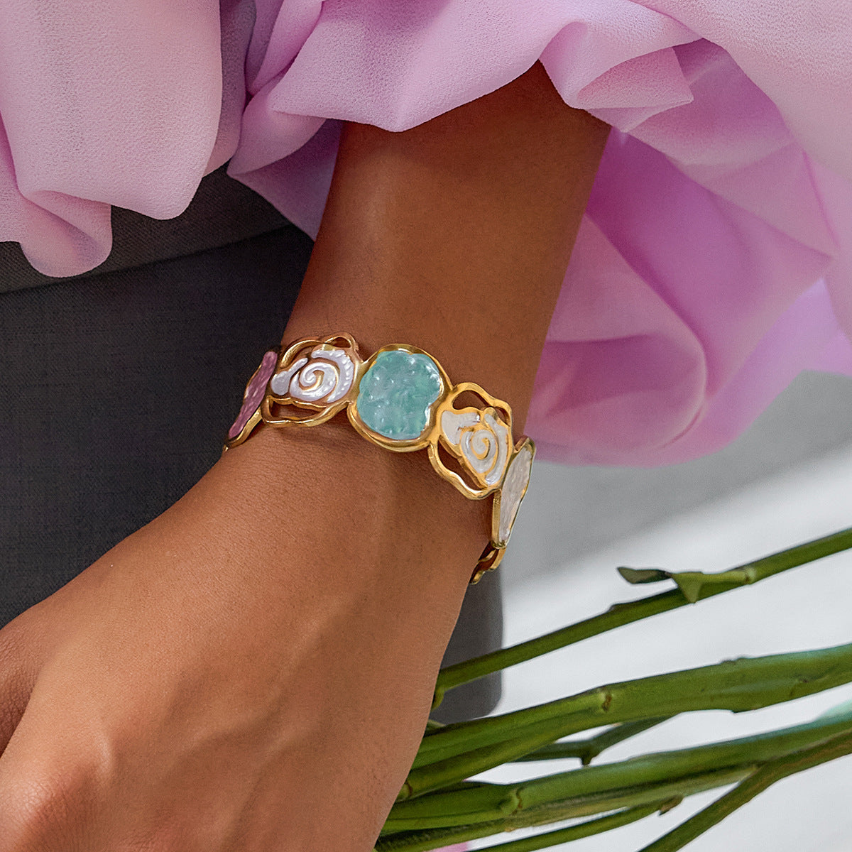 Damen Offenes Armband mit floralem Design aus hypoallergenem Edelstahl Shop Nory