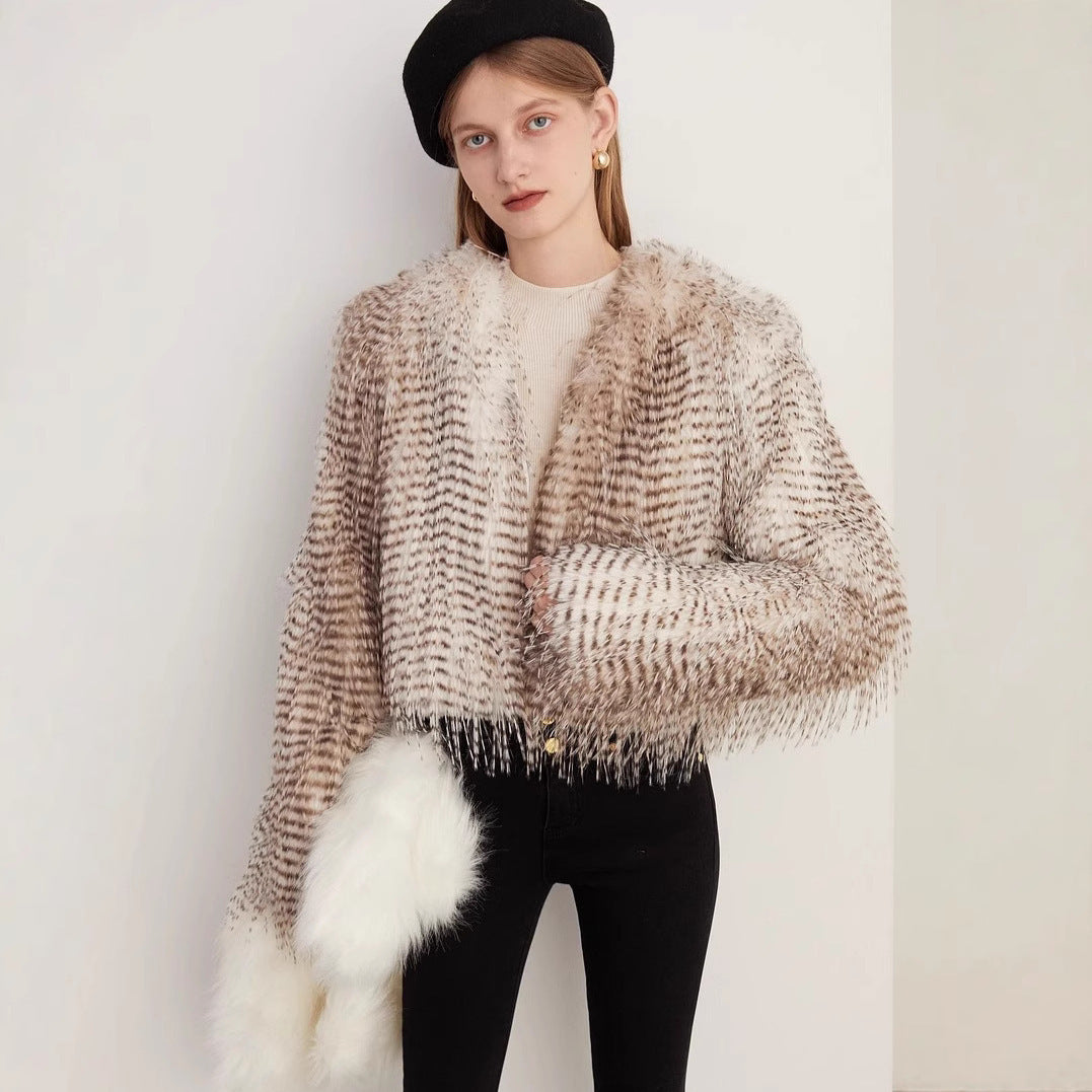 Damen Kurzer Plüsch‑Bolero mit gestreifter Federnoptik und kastiger Silhouette Shop Nory