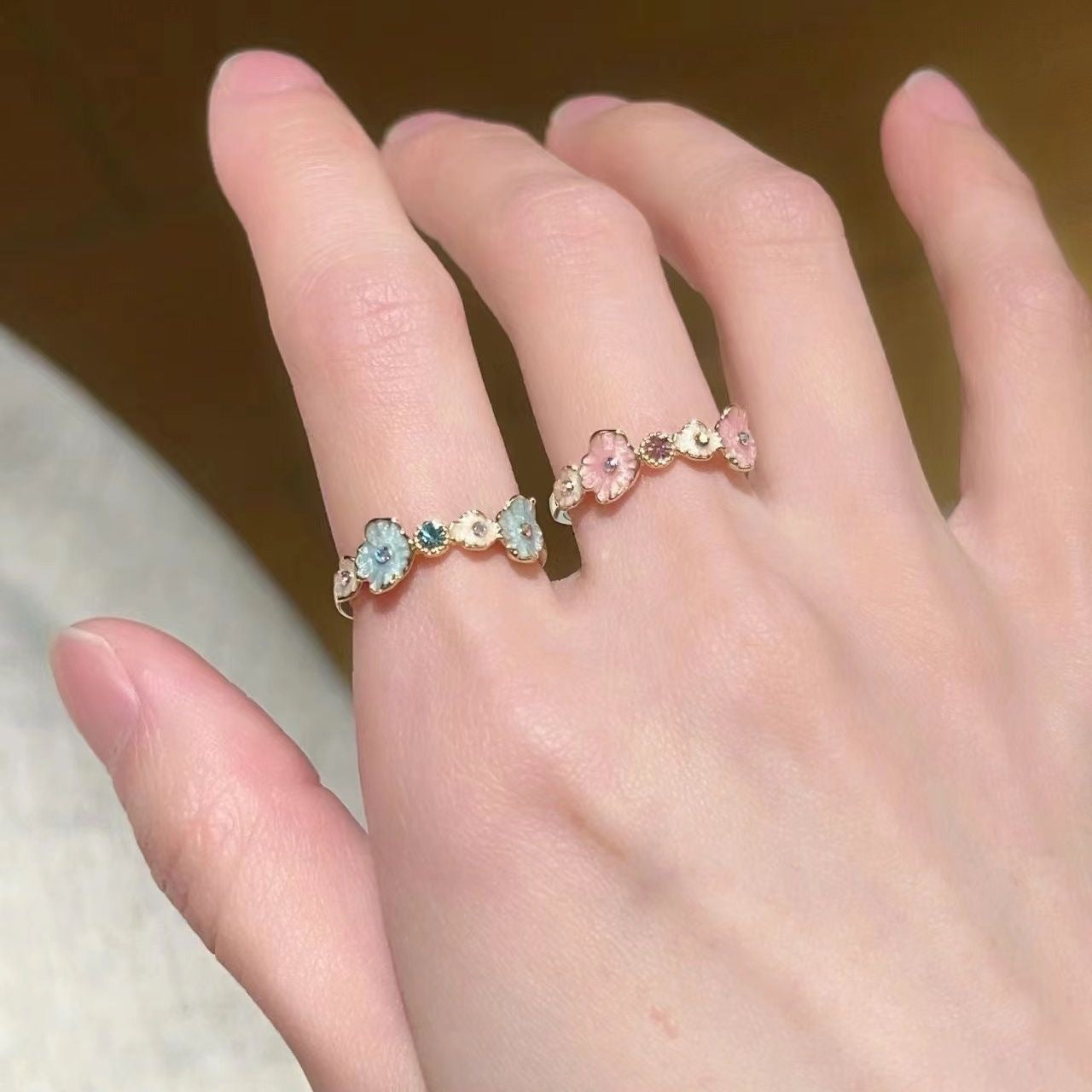 Damenring mit floralem Design und funkelnden Akzenten Shop Nory