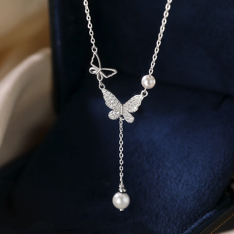 Damen Halskette mit filigranem Schmetterlingsdesign und Perlenakzent Shop Nory