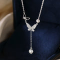 Damen Halskette mit filigranem Schmetterlingsdesign und Perlenakzent Shop Nory