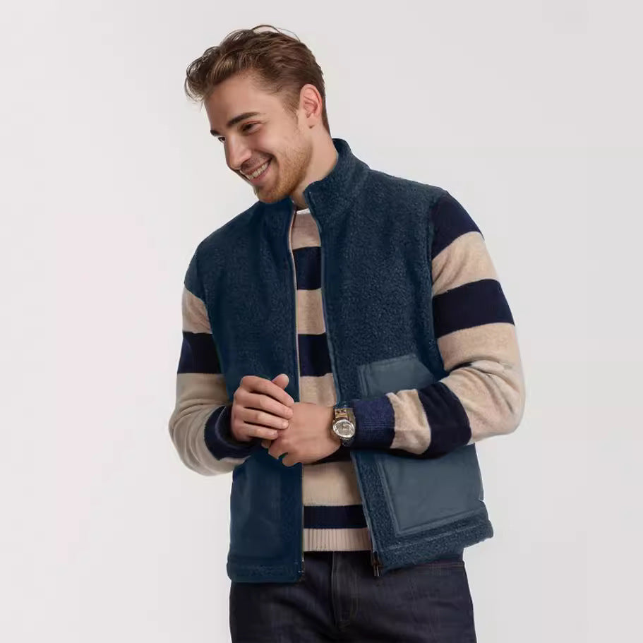 Damen Kurz geschnittene Bouclé-Fleece-Weste mit Stehkragen, Zwei-Wege-Reißverschluss und kontrastierenden Aufsatztaschen Shop Nory