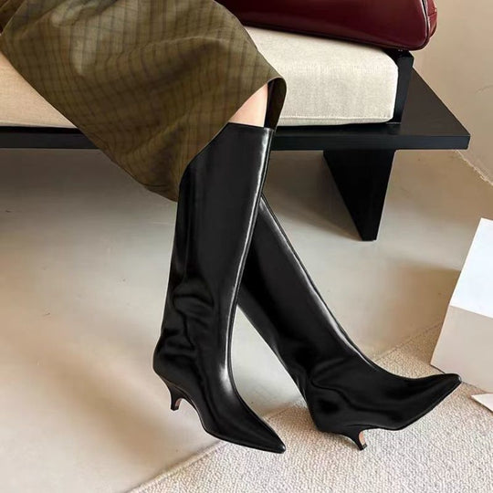 Damen kniehohe Stiefel mit spitzer Zehenkappe und skulpturiertem Kittenabsatz Shop Nory