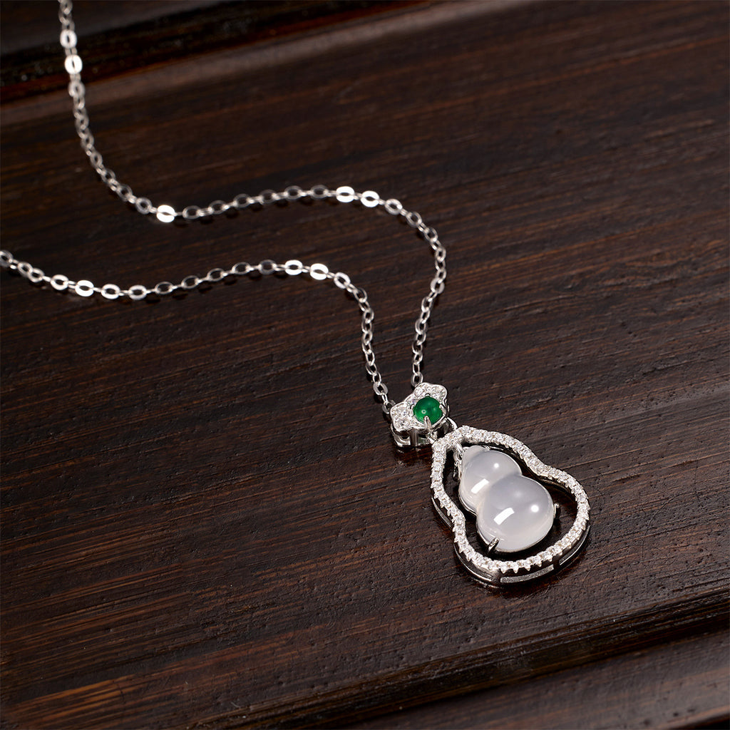 Damen Halskette mit kunstvollem Buddha-Anhänger und strahlenden Zirkonia Shop Nory