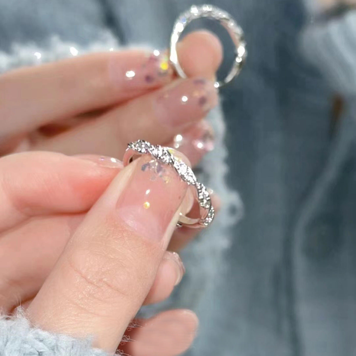Damenring mit funkelnden Zirkonia-Details Shop Nory