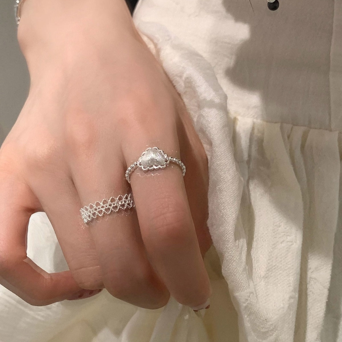 Damen Ring mit floralen Details und filigraner Struktur Shop Nory