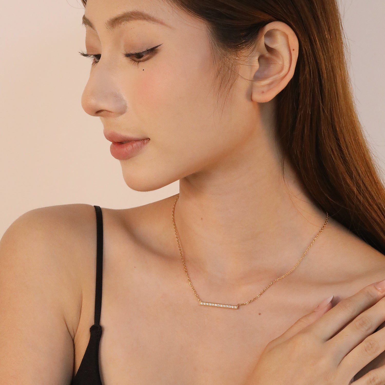 Damen Halskette mit verziertem Balkenanhänger und verstellbarer Kette Shop Nory
