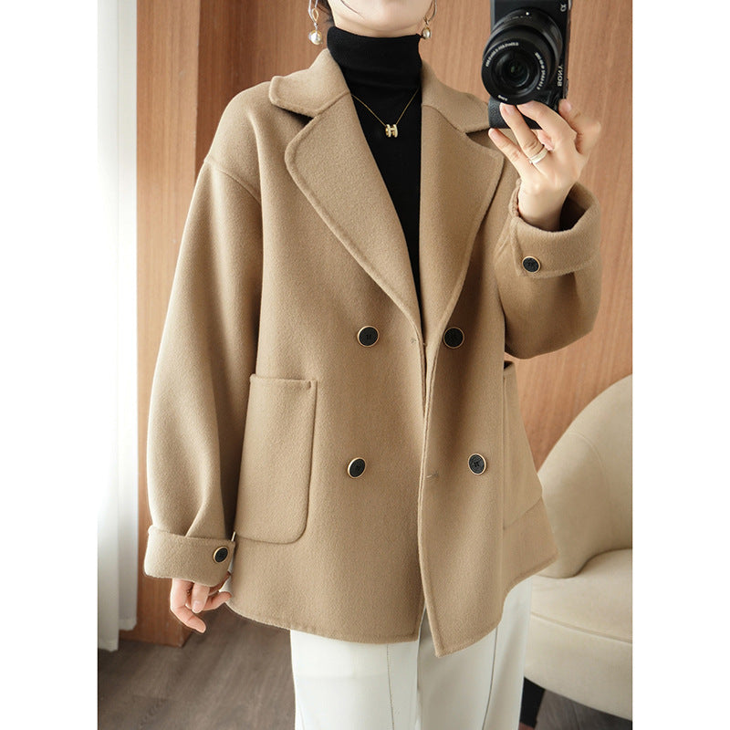 Damen Kurzer doppeltreihiger Wollmix-Mantel mit Reverskragen und kastiger Oversize‑Silhouette Shop Nory