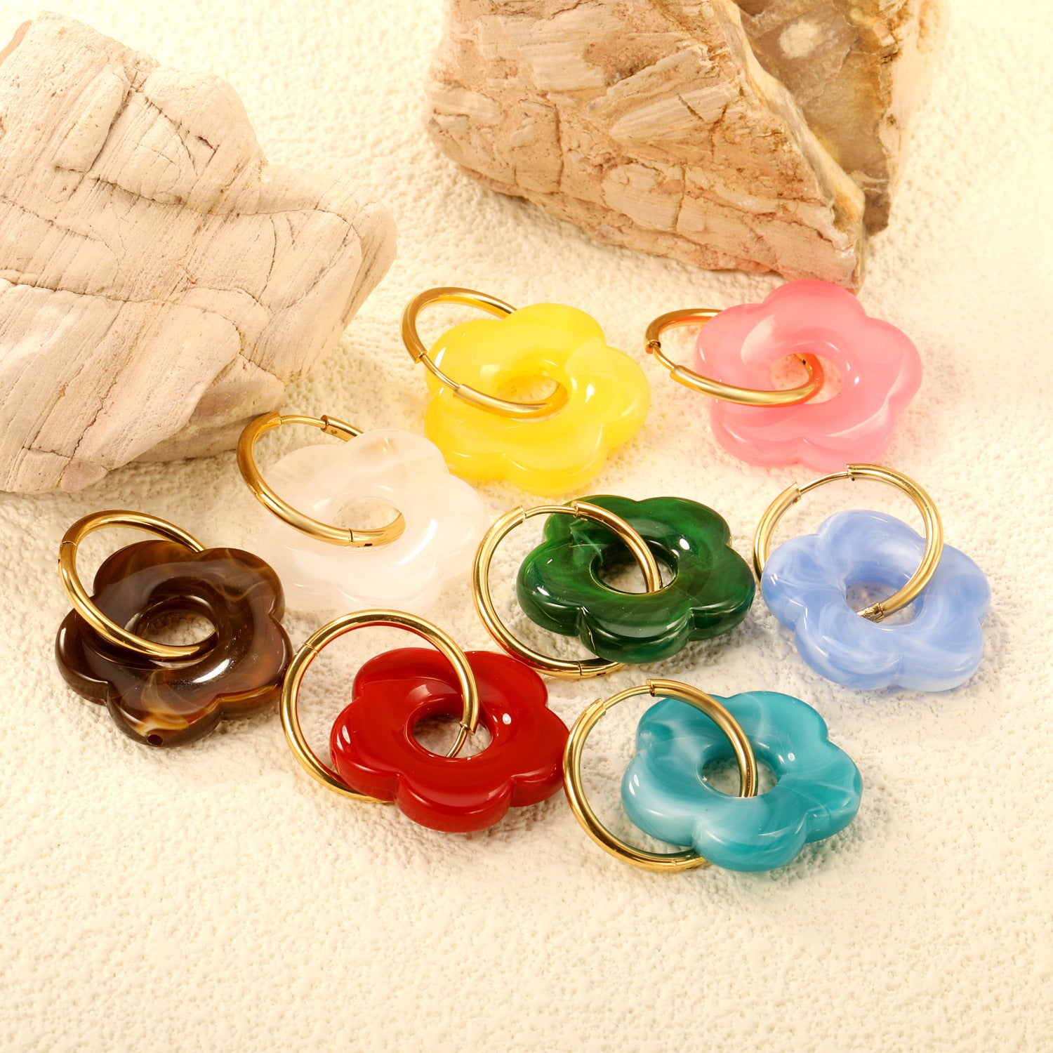Damen Hängende Ohrstecker mit kunstvollem Blüten-Design und goldenem Ring Shop Nory