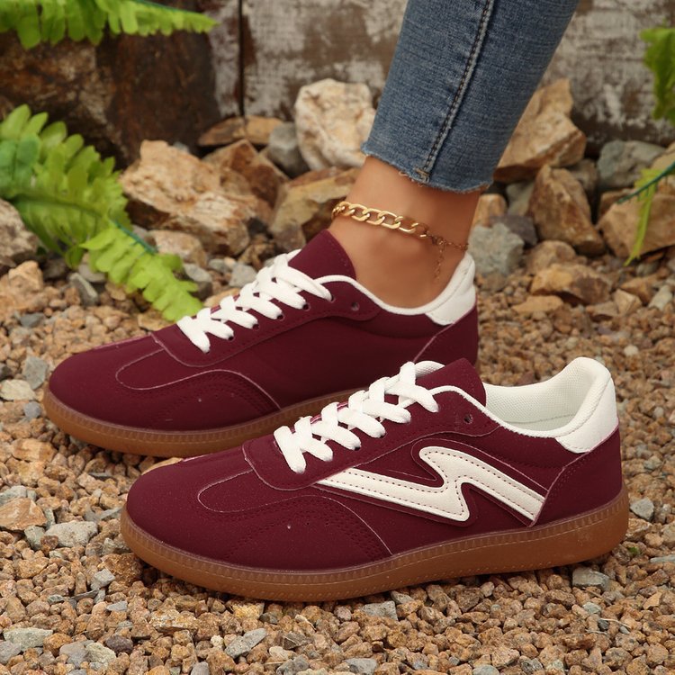 Damen Retro‑Sneaker mit Gumsohle, Kontraststreifen und gepolstertem Komfortfußbett Shop Nory