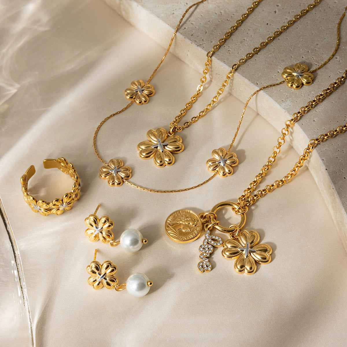 Damen Halskette mit floralen Anhängern aus hypoallergenem Edelstahl Shop Nory
