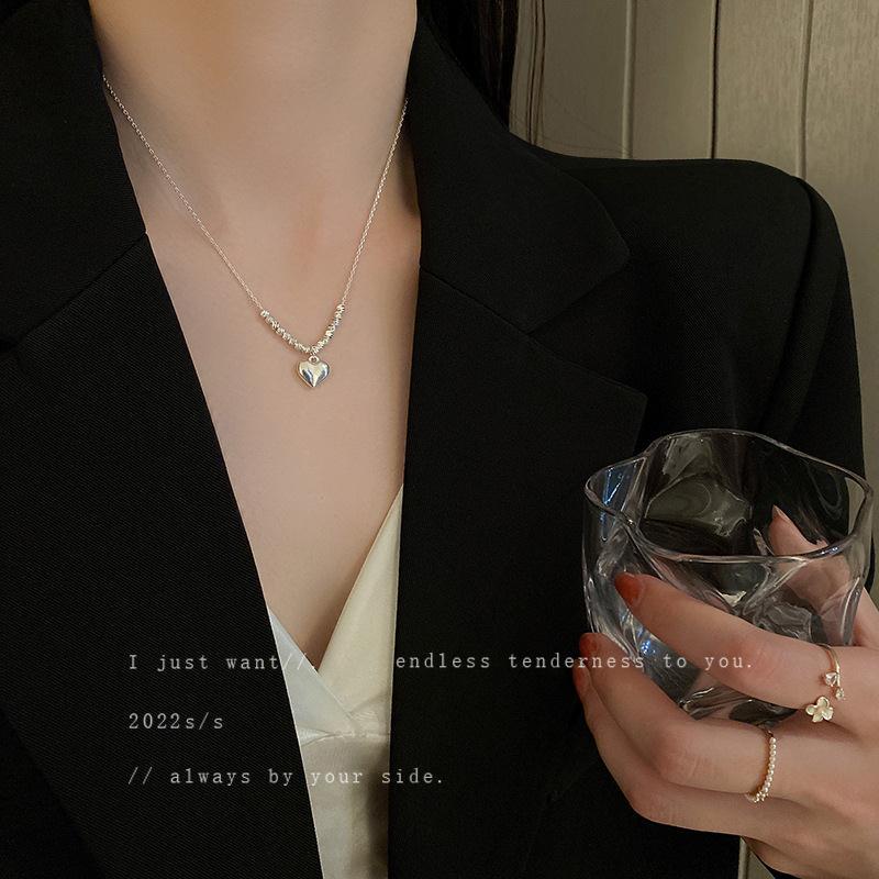 Damen Halskette mit elegantem Herzanhänger und filigraner Gliederkette Shop Nory