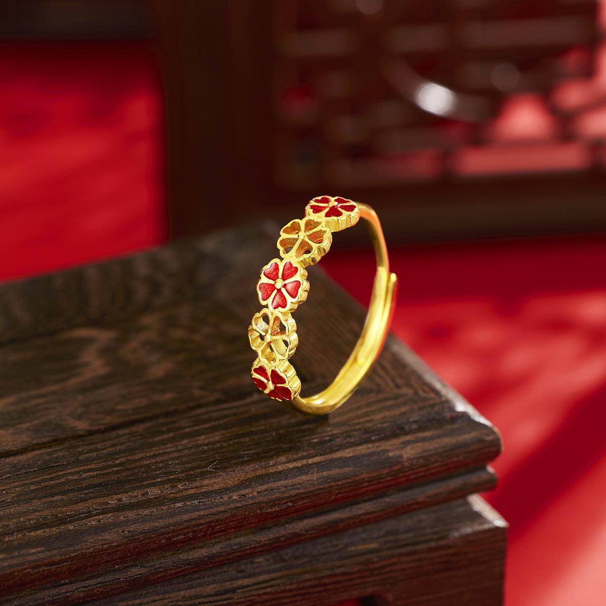 Damen Ring mit floralen Akzenten und modernem Design Shop Nory