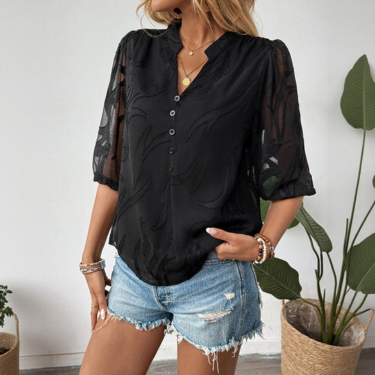 Damen Leichte Chiffon-Bluse mit Jacquardstruktur, V-Knopfleiste und dreiviertelärmeln Shop Nory