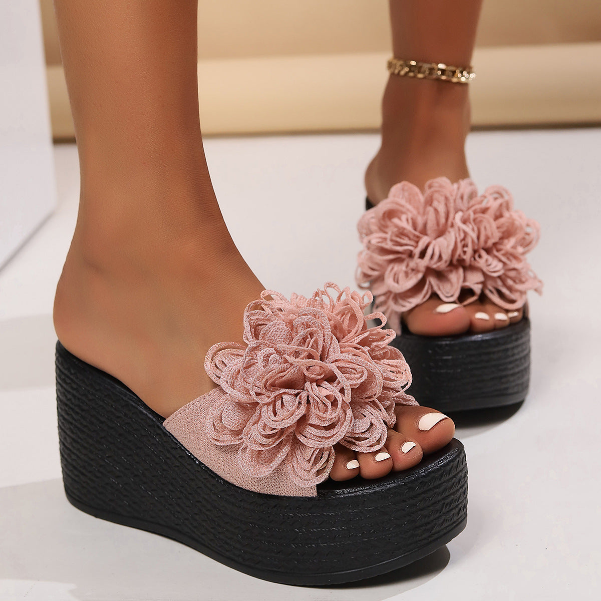 Damen Plattform-Sandalen mit floralen Applikationen und rutschfester Sohle