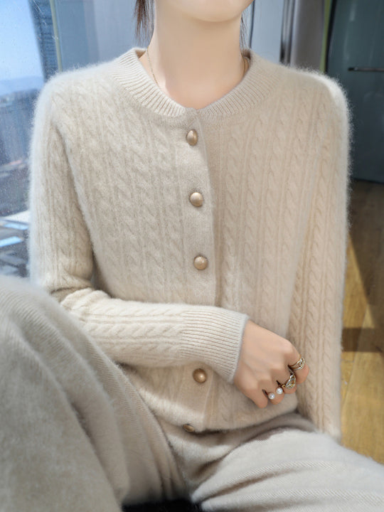 Damen Leichter Zopfstrick-Cardigan in Mohair‑Optik mit dekorativen Perlmuttknöpfen Shop Nory