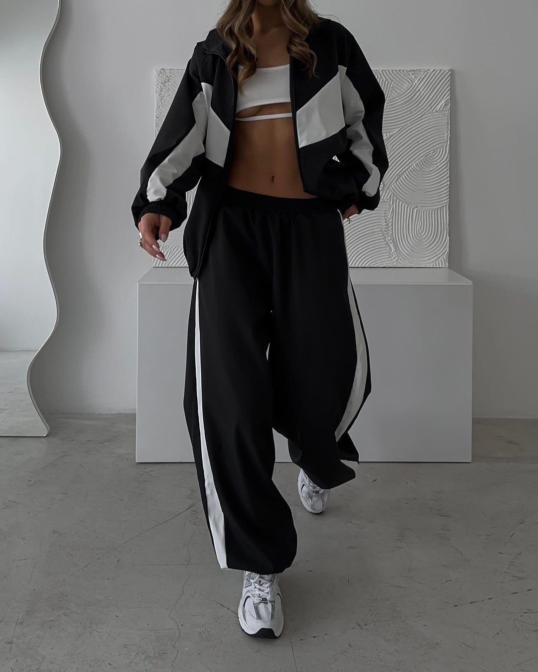 Damen sportives Zweiteiler-Set aus Oversize-Trackjacke mit Reißverschluss und weitem Bundfalten-Hose Shop Nory