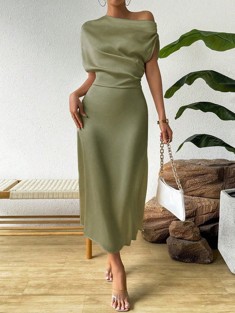 Damen Elegantes und fließendes Abendkleid mit asymmetrischem Schnitt