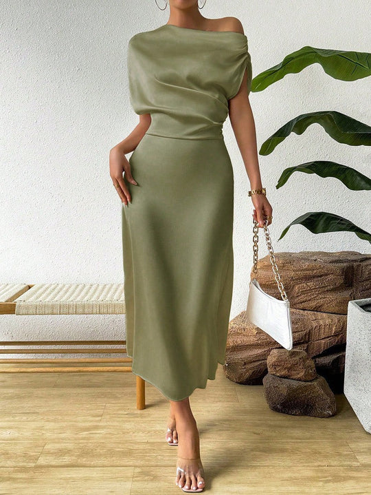 Damen Elegantes und fließendes Abendkleid mit asymmetrischem Schnitt