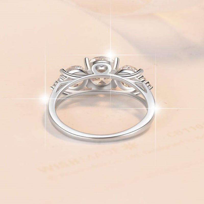 Damen zierlicher Dreisteine-Ring mit funkelndem Zirkonia-Besatz Shop Nory