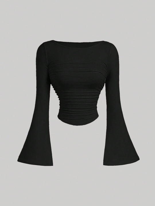 Damen Figurbetontes Langarmshirt mit Carmenausschnitt, gerafftem Rumpf und Trompetenärmeln Shop Nory