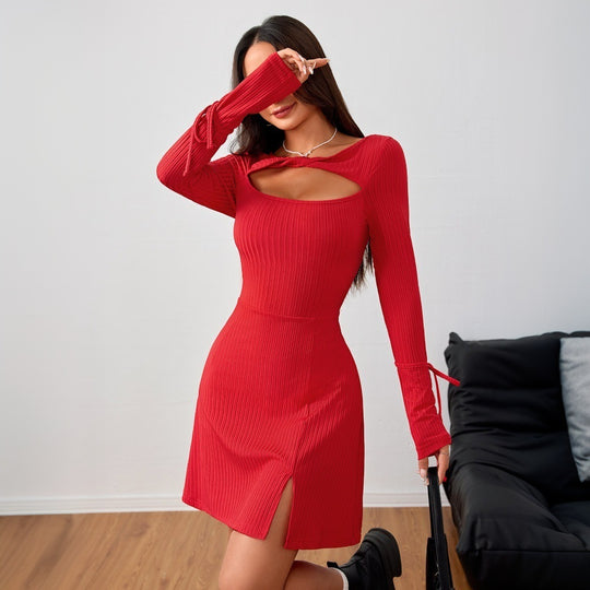 Damen geripptes Langarm-Minikleid mit Cut-Out, taillierter Silhouette, Bindärmeln und Seitenschlitz Shop Nory