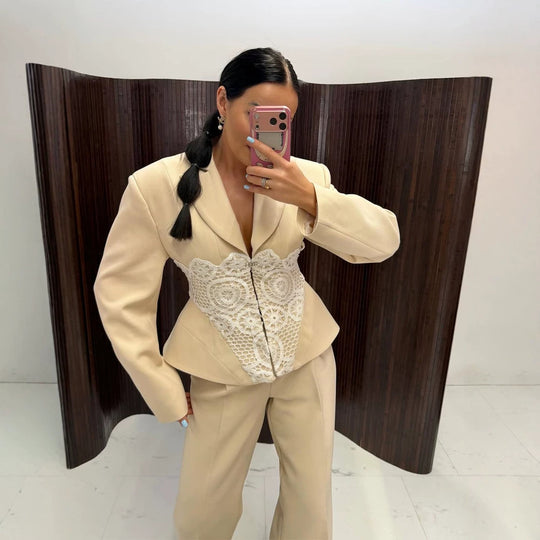 Damen Zweiteiliges Anzugset mit tailliertem Blazer, Spitzen‑Corsage und weiter Palazzohose Shop Nory