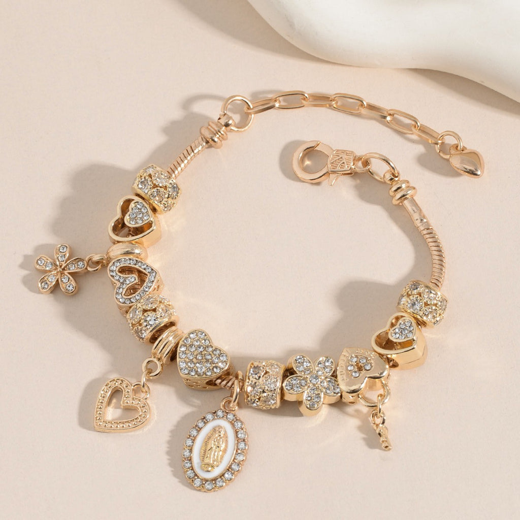 Verstellbares Charm-Armband mit Herz-, Blumen- und Medaillon-Anhängern