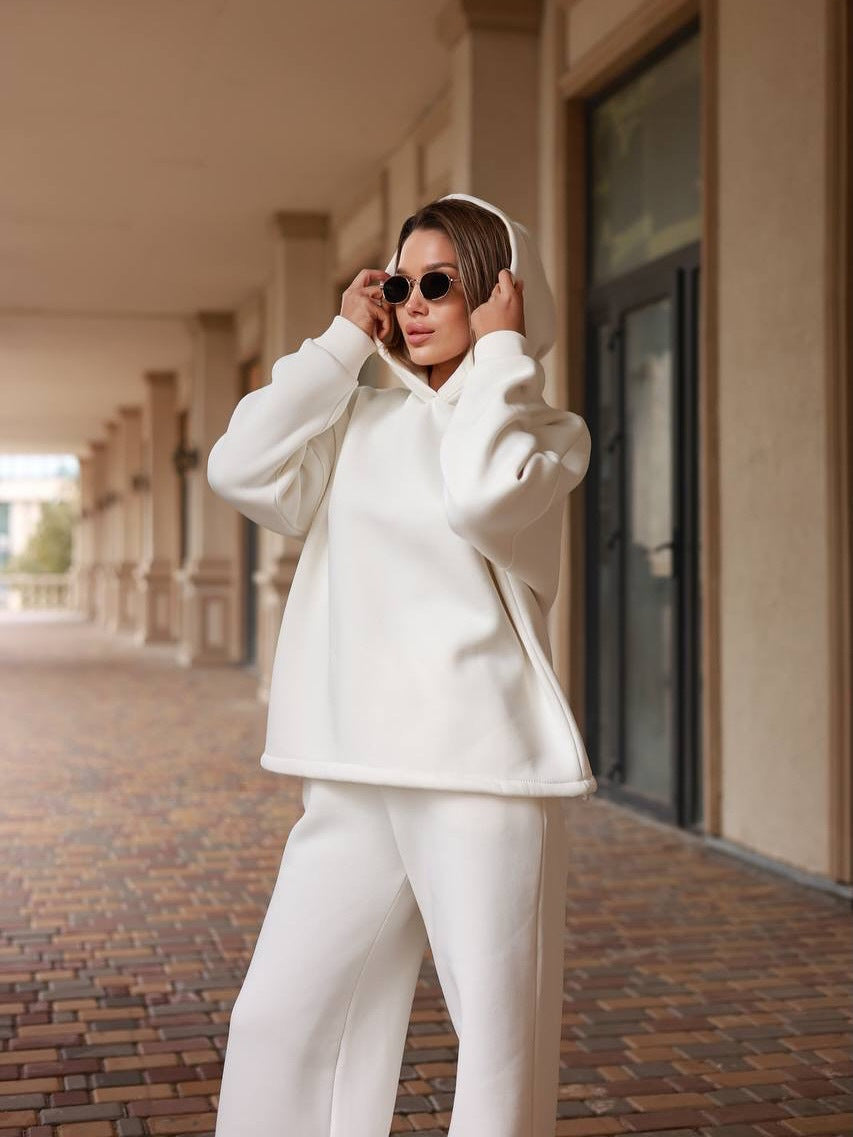 Damen Loungewear-Set mit oversized Kapuzenpullover und weiter High-Waist Jogginghose Shop Nory