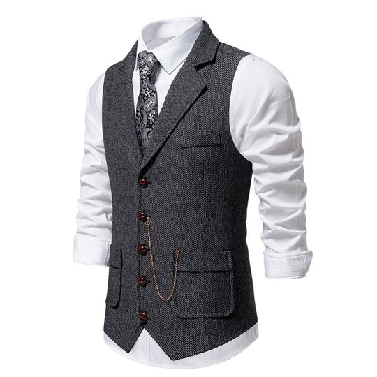 Herren Taillierte Anzugweste mit Schalkragen‑Optik, Pattentaschen und dekorativer Uhrenkette Shop Nory