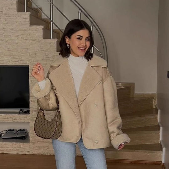 Damen Kurzjacke im Lammfell-Look mit Umlegekragen und seitlichen Eingrifftaschen Shop Nory