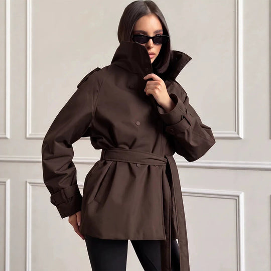 Damen Kurzer technischer Trench mit hoher Kragenblende, doppelter Druckknopfleiste und taillierendem Bindegürtel Shop Nory