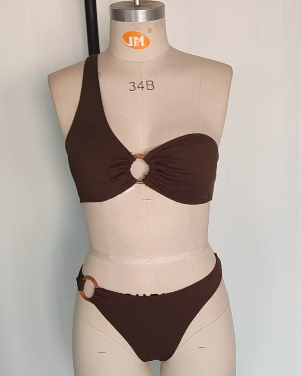 Damen Stilvoller Triangel-Bikini mit goldenen Details