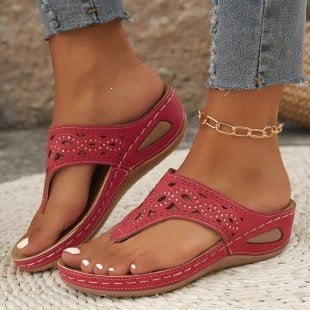 Damen Komfortable Zehentrenner-Sandalen mit floralem Schnitt