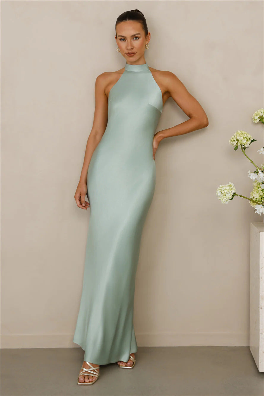 Damen Elegantes Satin-Maxikleid mit hohem Kragen und körpernahem Schnitt Shopnory