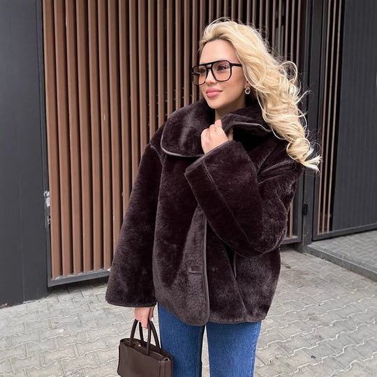 Damen Boxy-Fauxfur-Jacke mit voluminösem Schalkragen und kastiger Silhouette Shop Nory